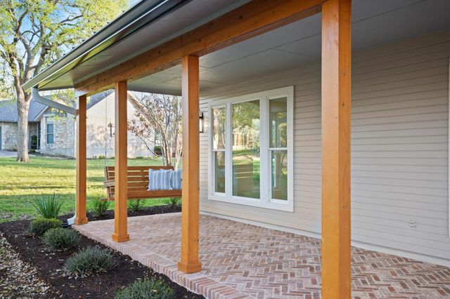 404 Bittern CIR, Buda, TX 78610