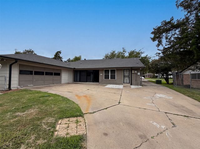 316 Brookwood Drive, Desoto, TX 75115