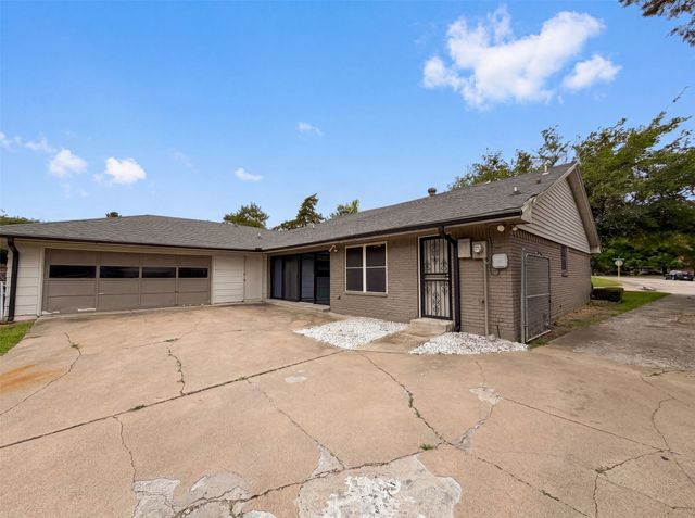 316 Brookwood Drive, Desoto, TX 75115