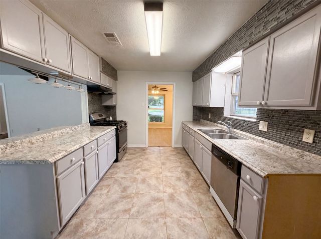 316 Brookwood Drive, Desoto, TX 75115