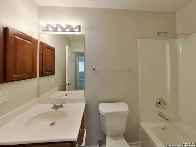 9039 Thomas York, San Antonio, TX 78251