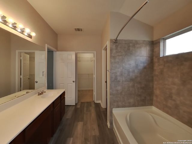 9039 Thomas York, San Antonio, TX 78251