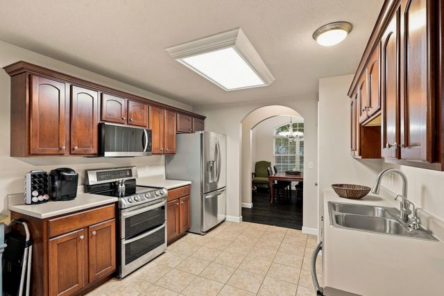 1400 CAROLINA DR, Columbia, MO 65202