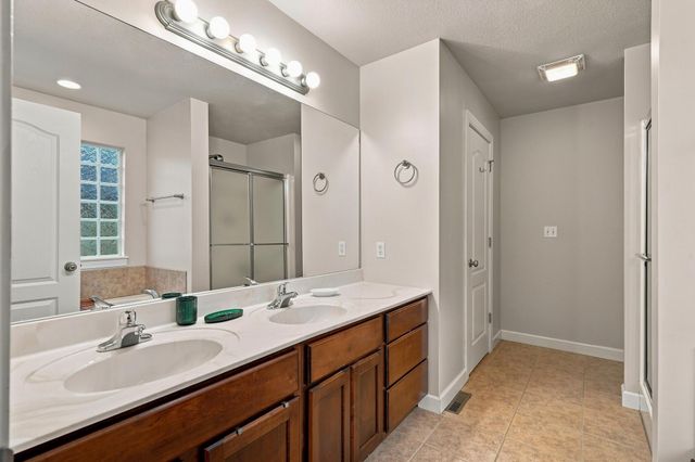 1400 CAROLINA DR, Columbia, MO 65202