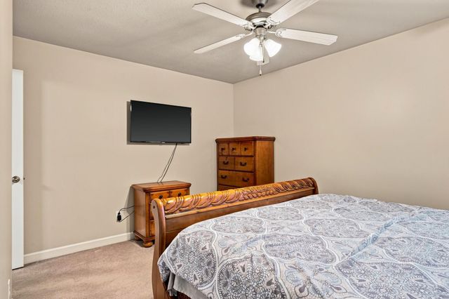 1400 CAROLINA DR, Columbia, MO 65202