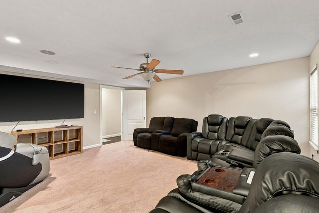 1400 CAROLINA DR, Columbia, MO 65202