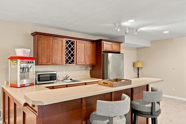1400 CAROLINA DR, Columbia, MO 65202