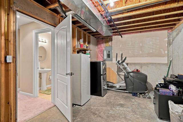 1400 CAROLINA DR, Columbia, MO 65202