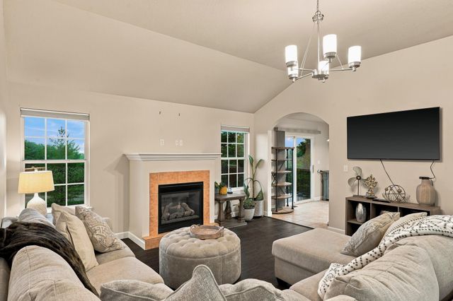 1400 CAROLINA DR, Columbia, MO 65202