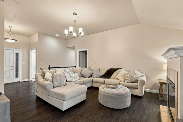 1400 CAROLINA DR, Columbia, MO 65202