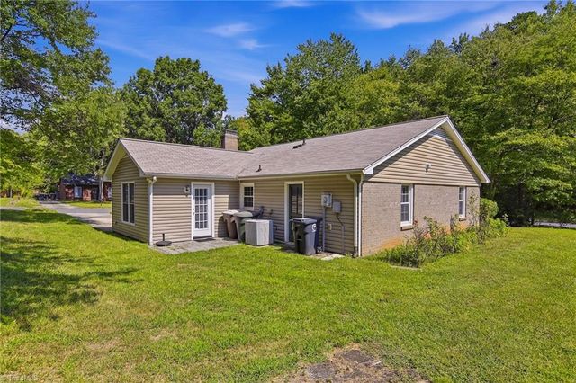 2200 Creekwood Drive, Greensboro, NC 27407