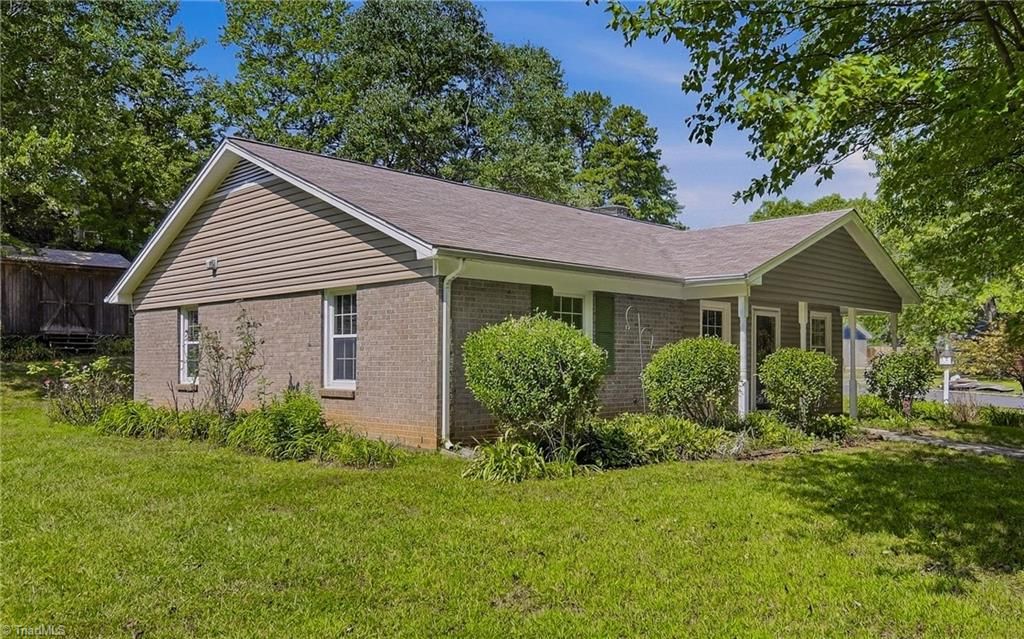 2200 Creekwood Drive, Greensboro, NC 27407