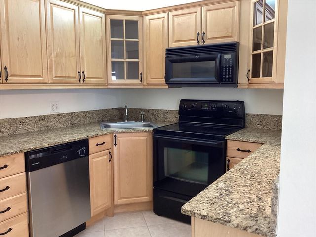5927 LA PINATA Boulevard C-1, Greenacres, FL 33463