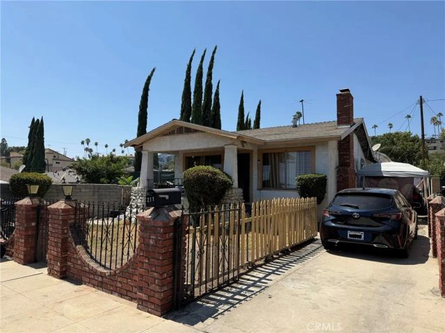 211 Chestnut, Los Angeles, CA 90042
