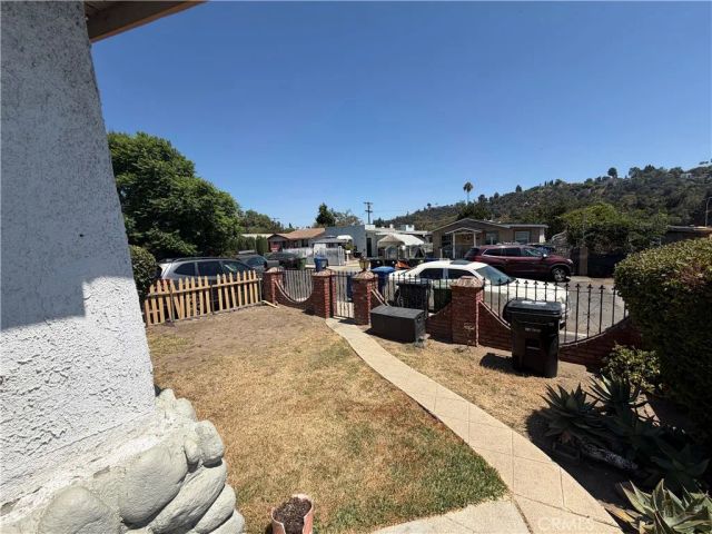 211 Chestnut, Los Angeles, CA 90042