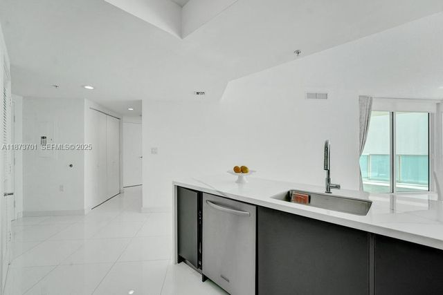 150 Sunny Isles Boulevard 11606, Sunny Isles Beach, FL 33160