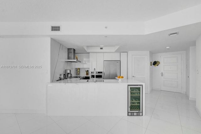 150 Sunny Isles Boulevard 11606, Sunny Isles Beach, FL 33160