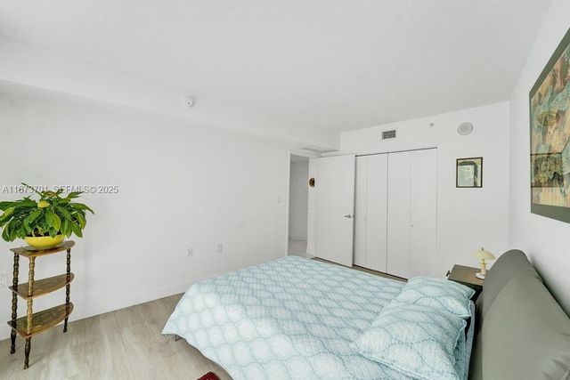 150 Sunny Isles Boulevard 11606, Sunny Isles Beach, FL 33160