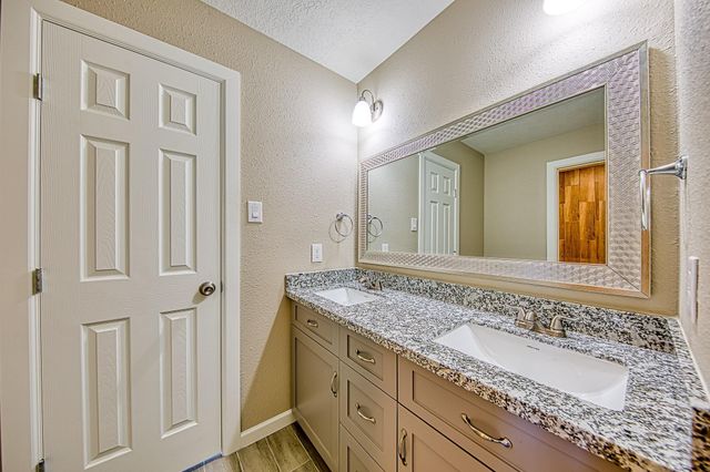 3526 Brook Shadow Drive, Brookshire, TX 77423
