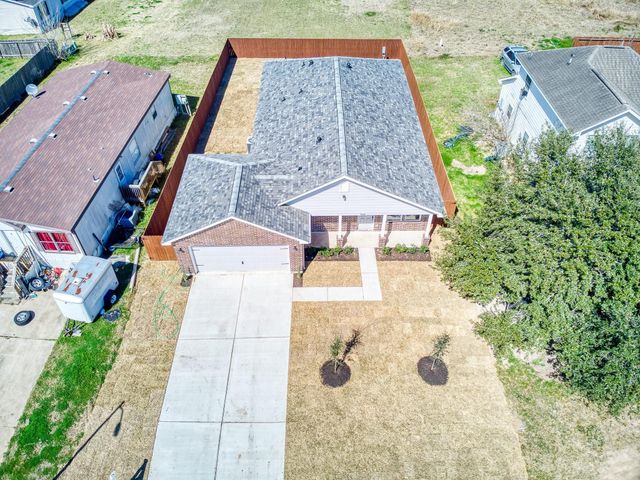 3526 Brook Shadow Drive, Brookshire, TX 77423