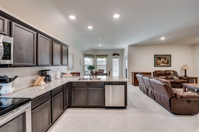 809 Meadow Wood Lane, Princeton, TX 75407