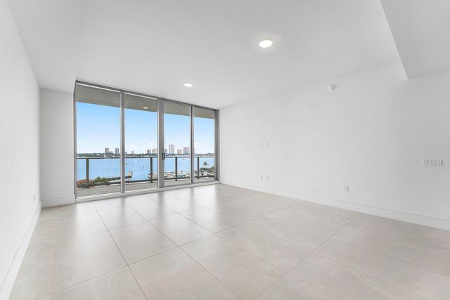 220 Lake Shore Drive 1006, Lake Park, FL 33403