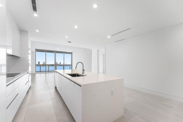 220 Lake Shore Drive 1006, Lake Park, FL 33403