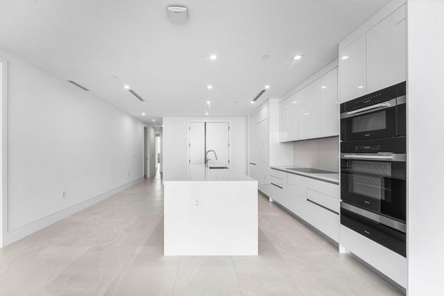 220 Lake Shore Drive 1006, Lake Park, FL 33403