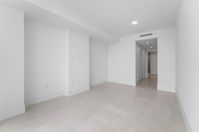 220 Lake Shore Drive 1006, Lake Park, FL 33403