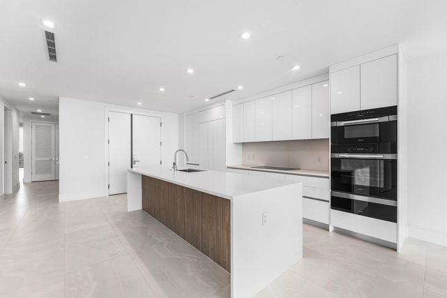 220 Lake Shore Drive 1006, Lake Park, FL 33403