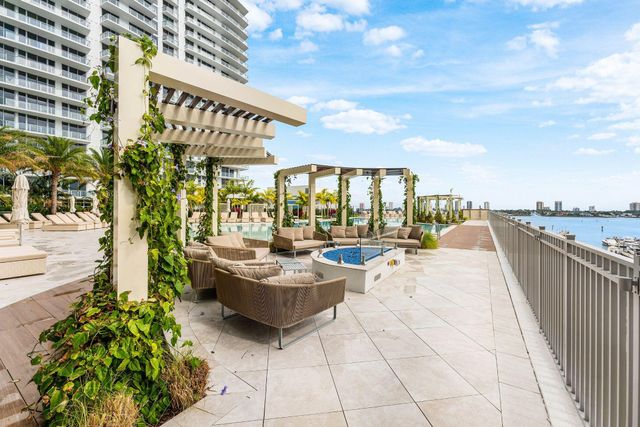 220 Lake Shore Drive 1006, Lake Park, FL 33403