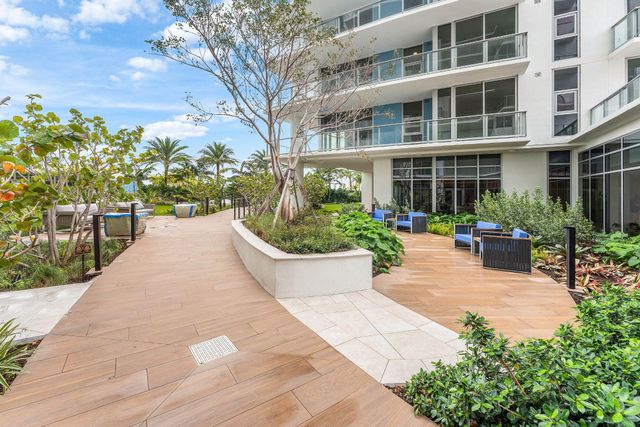 220 Lake Shore Drive 1006, Lake Park, FL 33403