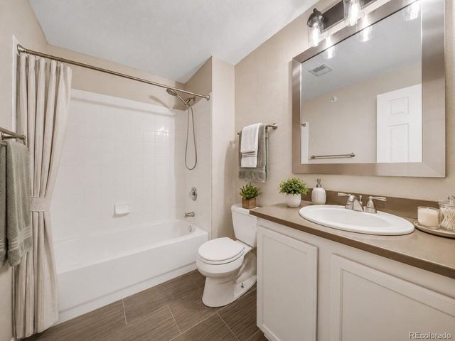 7440 S Blackhawk St 7-305, Englewood, CO 80112