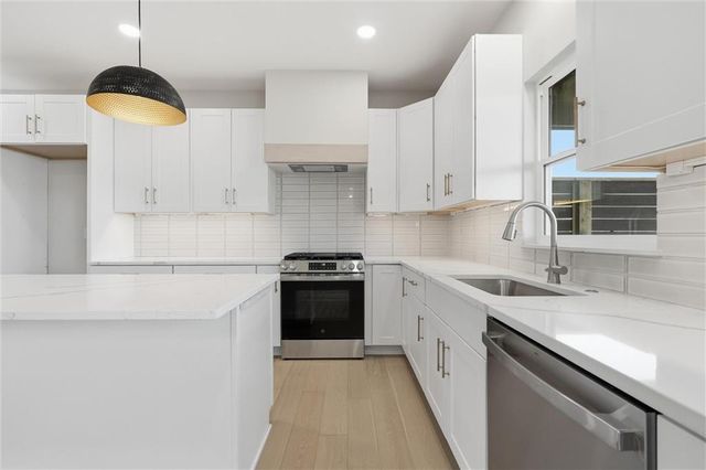 1412 NE Ernest Way, Lee's Summit, MO 64086