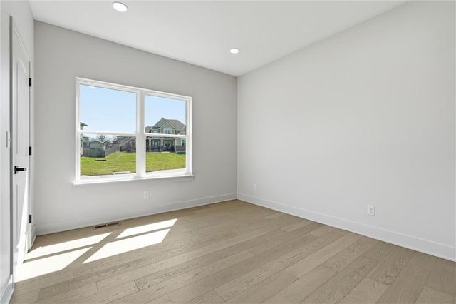 1412 NE Ernest Way, Lee's Summit, MO 64086