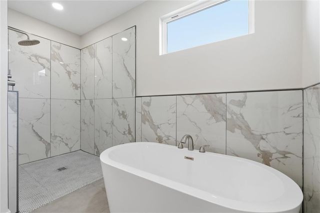 1412 NE Ernest Way, Lee's Summit, MO 64086