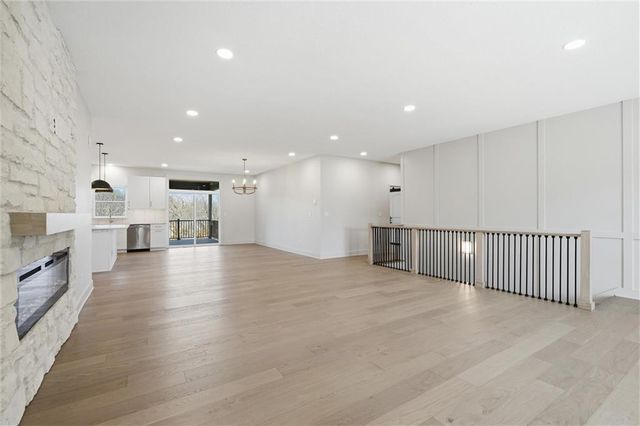 1412 NE Ernest Way, Lee's Summit, MO 64086