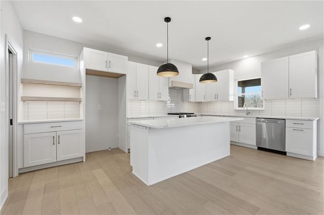 1412 NE Ernest Way, Lee's Summit, MO 64086