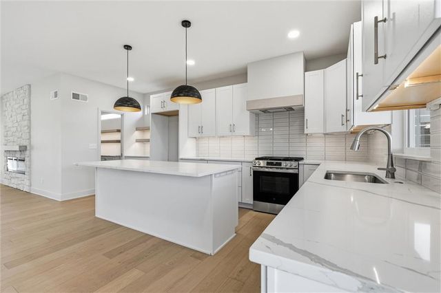 1412 NE Ernest Way, Lee's Summit, MO 64086