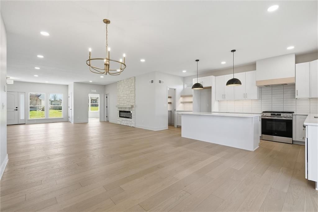 1412 NE Ernest Way, Lee's Summit, MO 64086