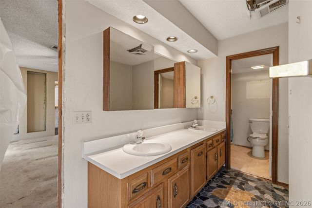 4929 E 114th Place, Tulsa, OK 74137