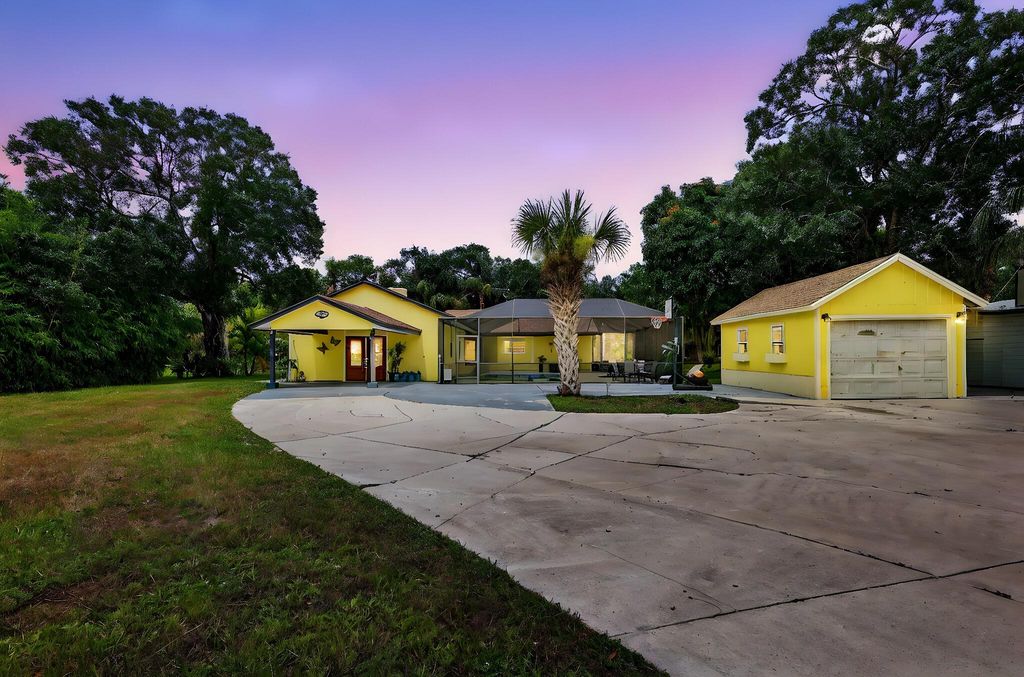 600 Gopher Hill Road, Fort Pierce, FL 34982
