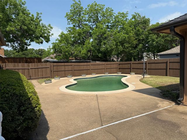 8 Ridge Drive, Hickory Creek, TX 75065