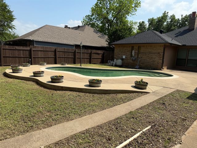 8 Ridge Drive, Hickory Creek, TX 75065