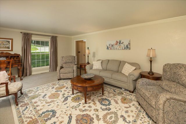 1424 Woodland Drive SW, Rochester, MN 55902