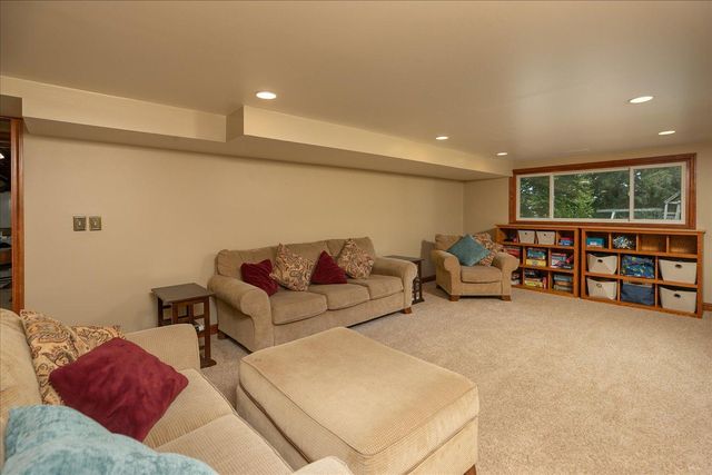 1424 Woodland Drive SW, Rochester, MN 55902