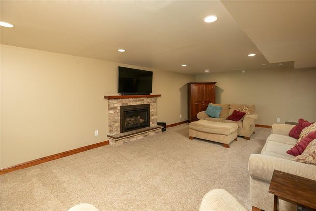 1424 Woodland Drive SW, Rochester, MN 55902