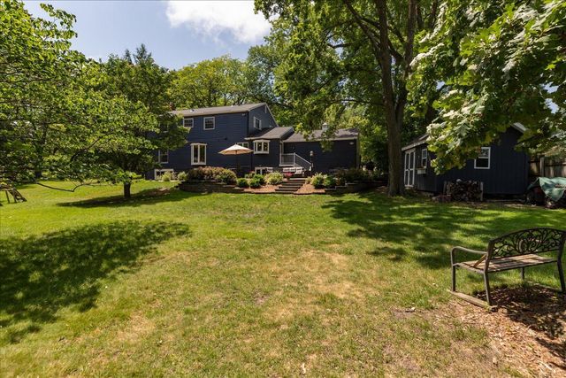 1424 Woodland Drive SW, Rochester, MN 55902