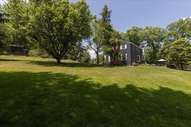 1424 Woodland Drive SW, Rochester, MN 55902