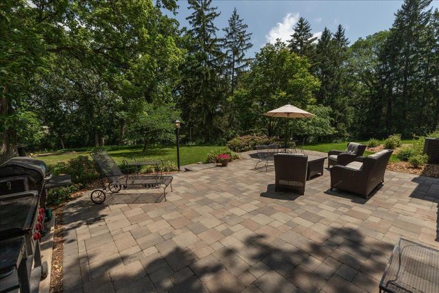 1424 Woodland Drive SW, Rochester, MN 55902